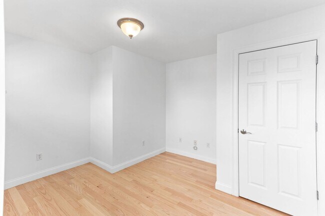 Building Photo - 5 Neff Dr