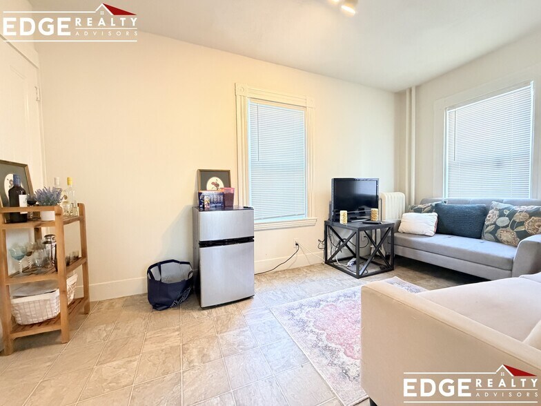 Building Photo - 33 Winship Pl.