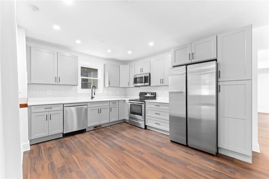 Building Photo - 487 Pasley Ave SE