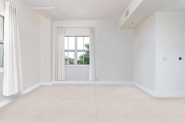 Building Photo - 3940 N Flagler Dr