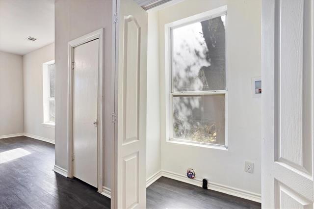 Building Photo - 407 Bonham St