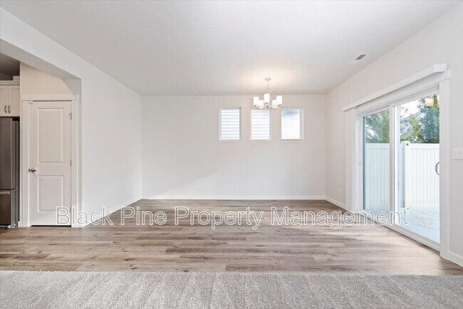 Building Photo - 3098 N Lochness Ave