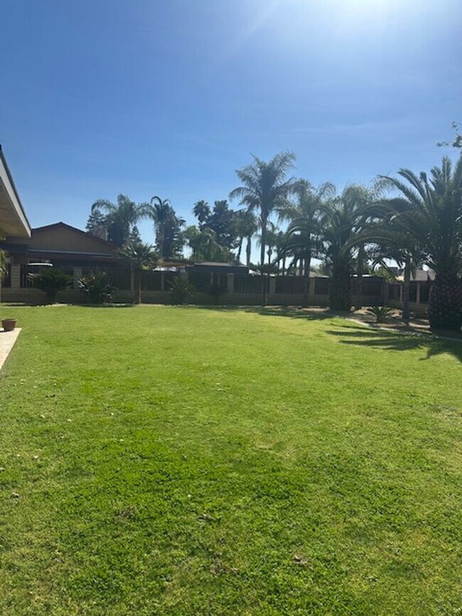 Building Photo - 6713 Kimberly Ave