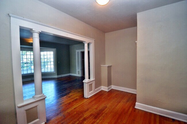 Building Photo - 642 W 3rd St