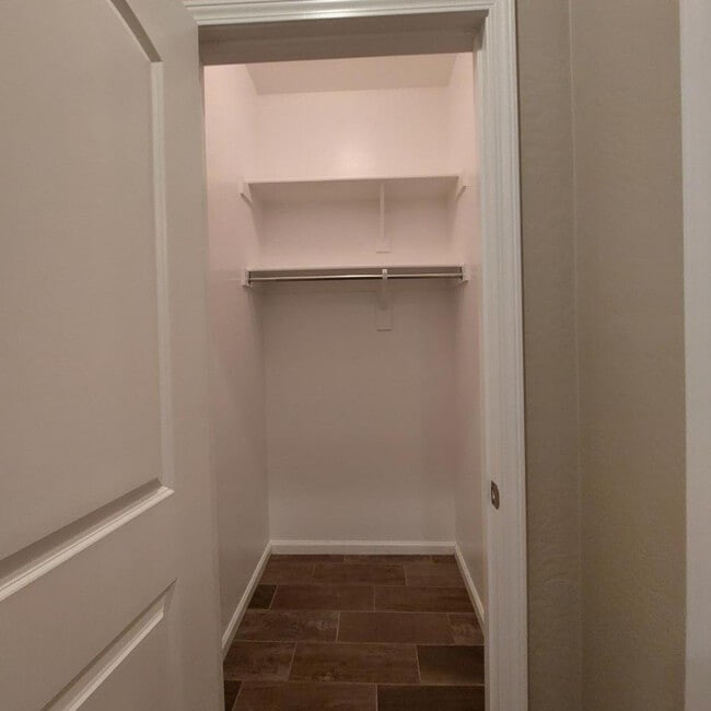 Building Photo - 1025 S 200th Ln