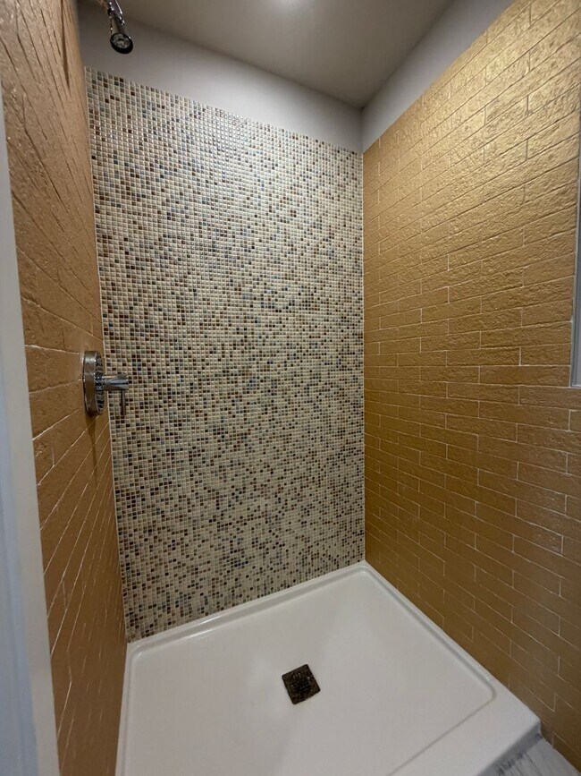 Building Photo - ??? NEWLY RENOVATED 3 BEDROOMS & 2.5 BATH HOUSE LOCATED IN HADDINGTON