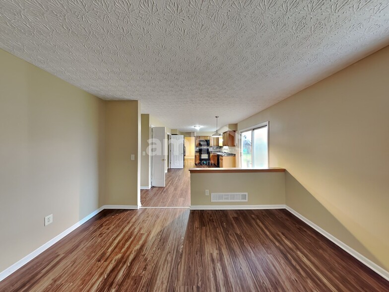 Building Photo - 4460 Landmark Rd