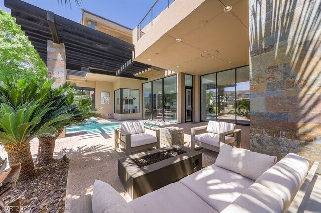 Building Photo - 1501 Foothills Village Dr
