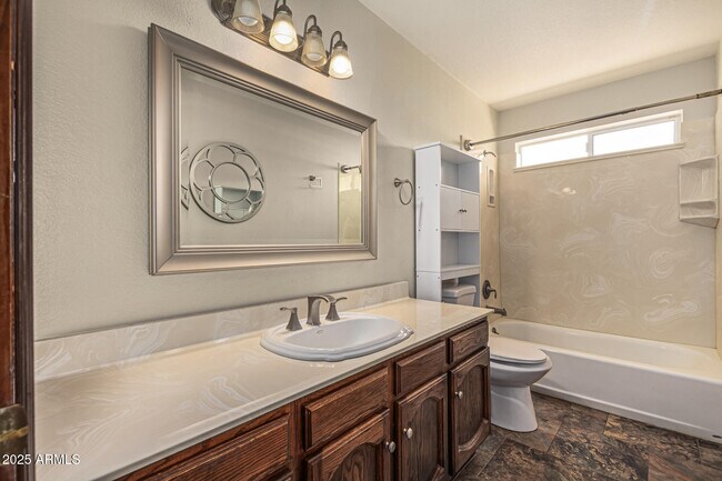 Building Photo - 5109 E Kathleen Rd