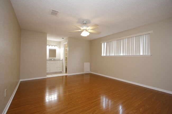 Building Photo - 2207 Whiteback Dr