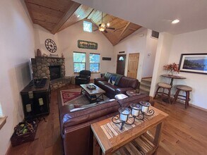 Building Photo - Truckee Ski Lease Available