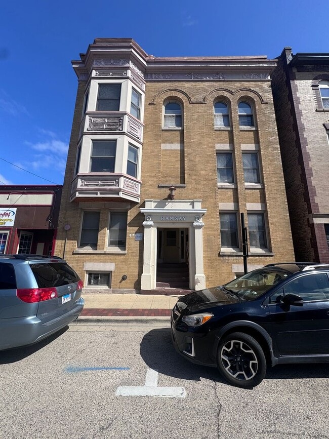 Primary Photo - 160 Symphony Way