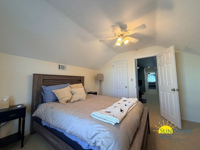 Building Photo - Stunning 5 Bedroom Home in Mary Esther with Beach Access, Pool and Solar Panels!