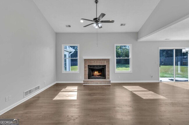 Building Photo - 250 Meadow View Dr