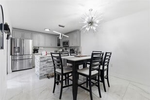 Building Photo - 1017 10th St