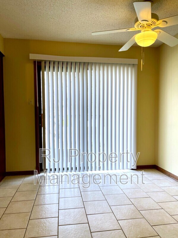 Building Photo - 421 Griffon Dr