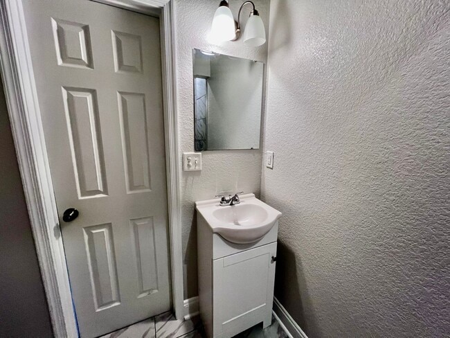 Building Photo - Gorgeous 4 bedroom 3 bath new construction...