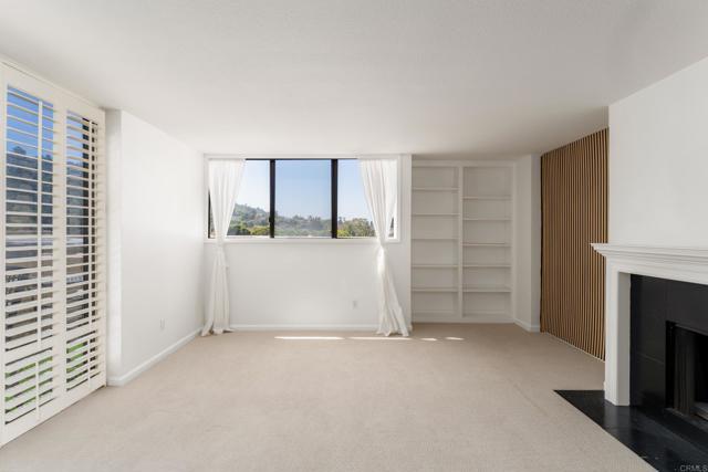 Building Photo - 2420 Torrey Pines Rd