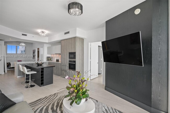 Building Photo - 2900 NE 7th Ave