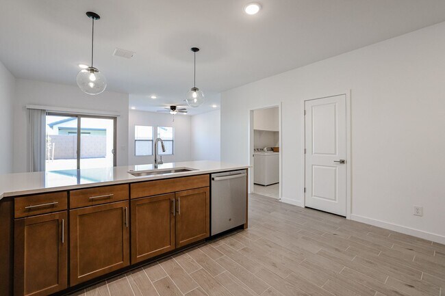 Building Photo - 4 Bedroom in Ambra Gated Community