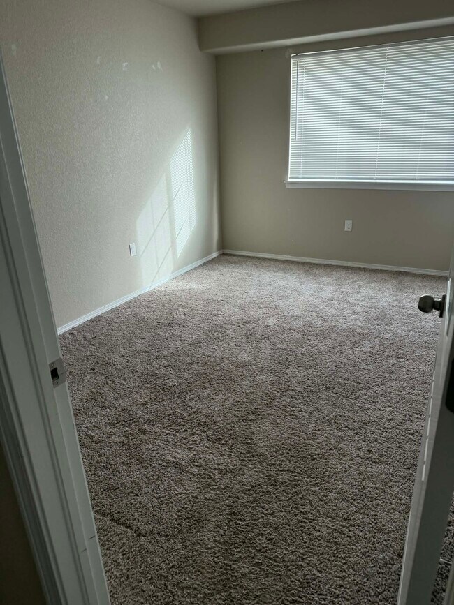 Building Photo - 1745 Flintshire St