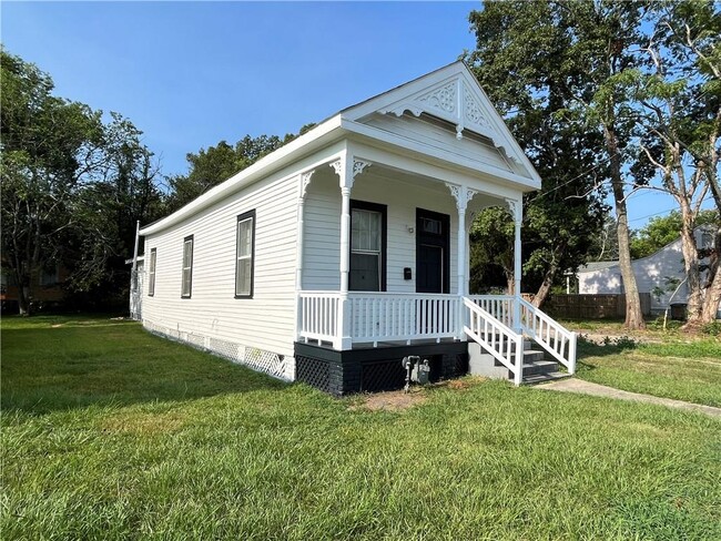 Primary Photo - 1003 Texas St