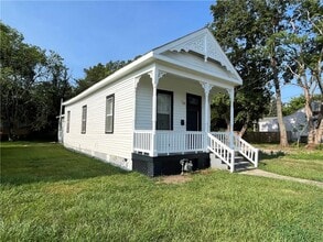 Building Photo - 1003 Texas St