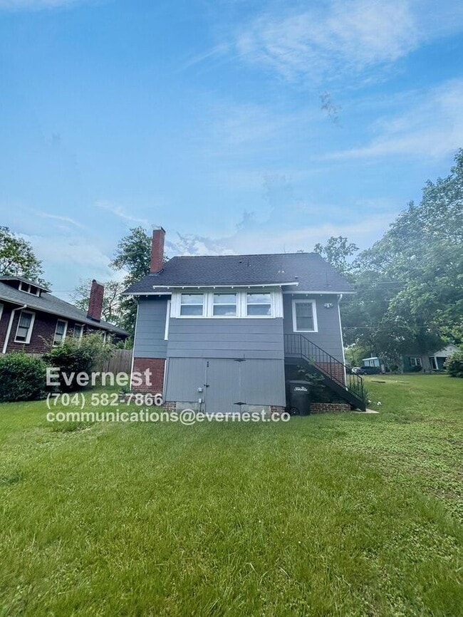 Building Photo - 203 S Elm St
