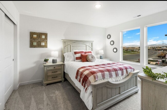 Building Photo - Free First Month Rent!