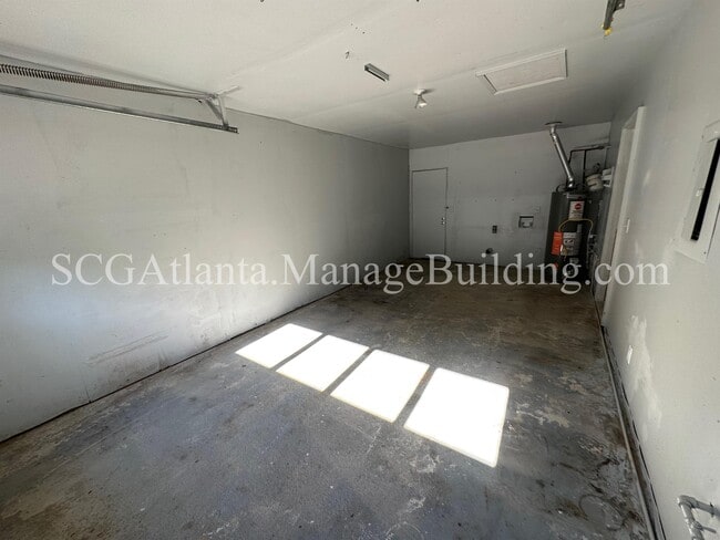 Building Photo - 972 Walnut Creek Ln