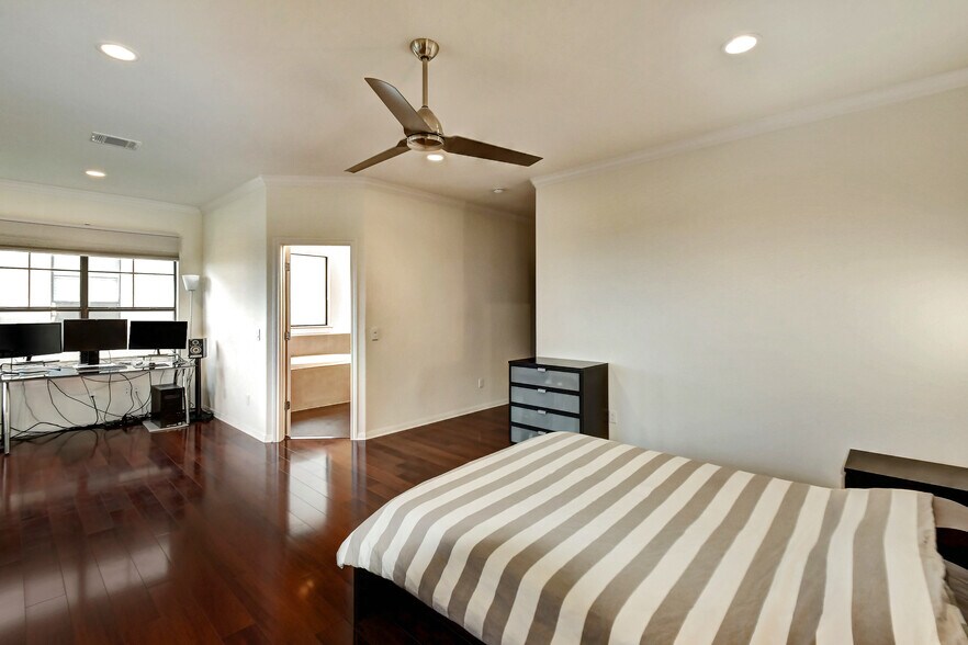 Building Photo - 4000 Ranch Road 620 N Unit 4