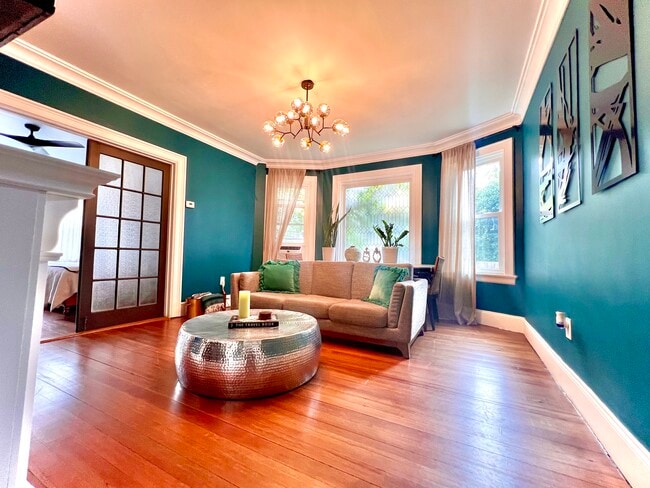 Building Photo - 13 Brinley St