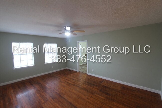 Building Photo - New On The Market! Totally Renovated! Chec...