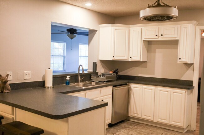 Building Photo - 4688 Posada Dr