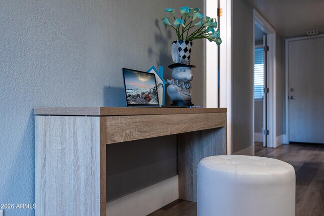 Building Photo - 4150 E Cactus Rd