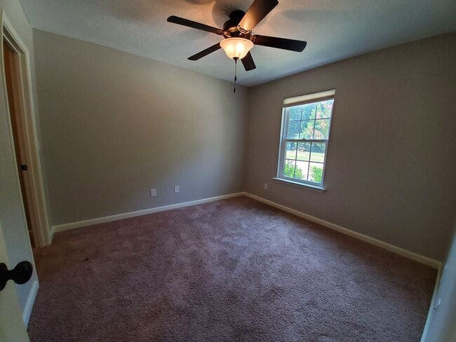 Building Photo - 198 Buckhaven Way