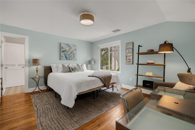 Building Photo - 320 NE 88th St