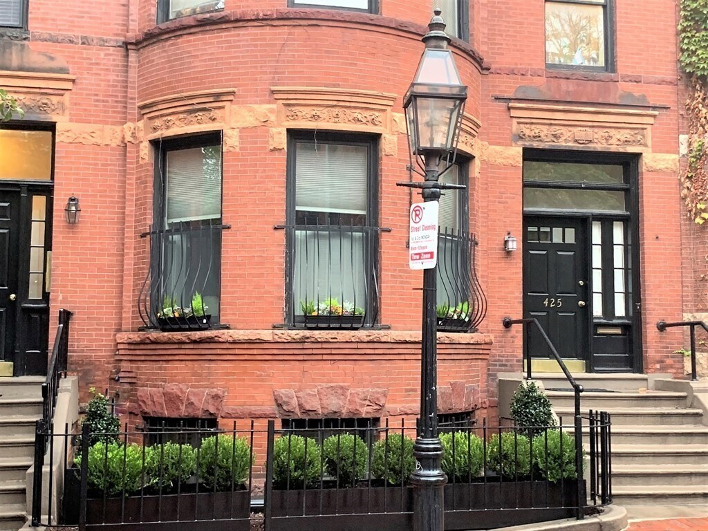 Building Photo - 425 Marlborough St