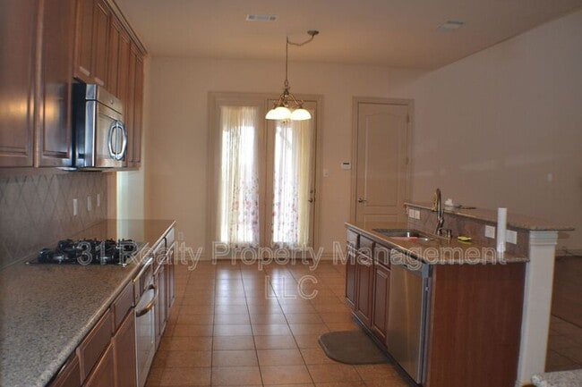 Building Photo - 1466 Cambridge Dr