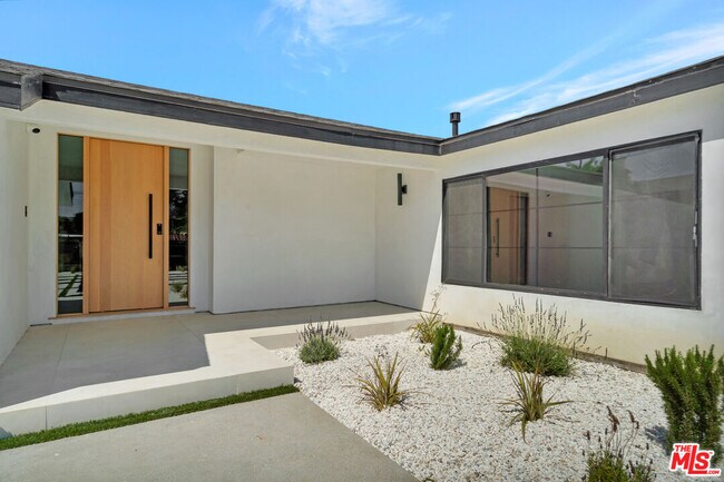 Building Photo - 18053 Erwin St