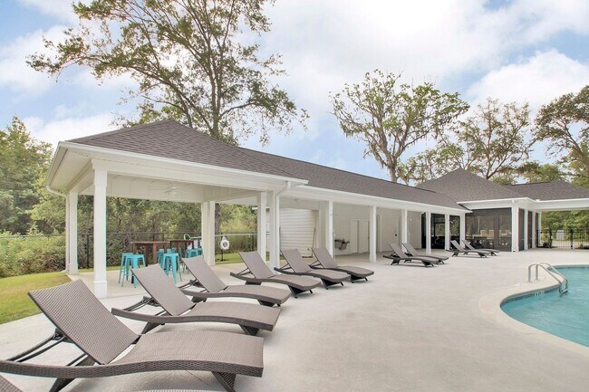 Building Photo - 4 Bed/2.5 Bath in The Commons