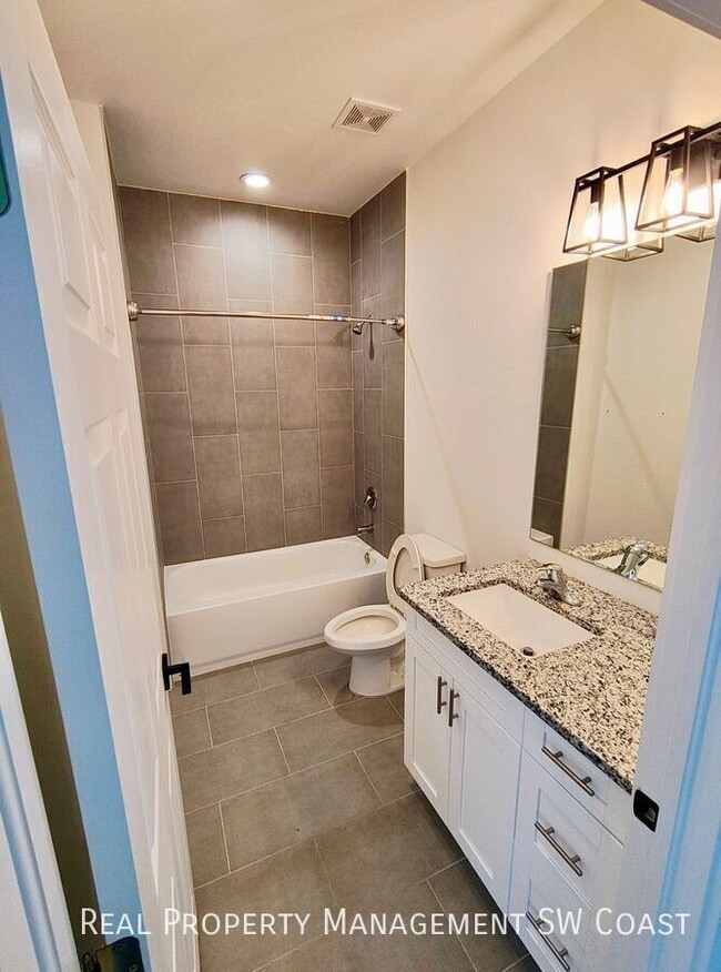 Building Photo - 2224 Kenneth Ave S