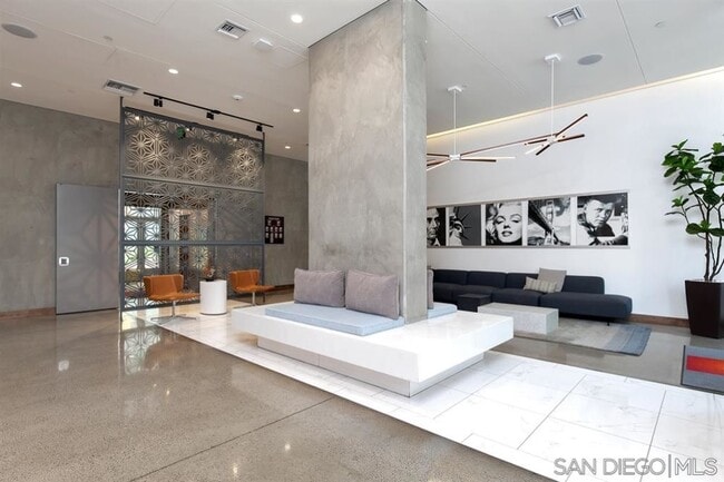 Lobby Entrance - 321 10th Ave