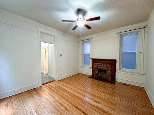 Building Photo - 2126 N Sheffield Ave