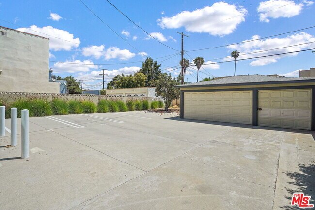 Building Photo - 1166 Cochran Ave
