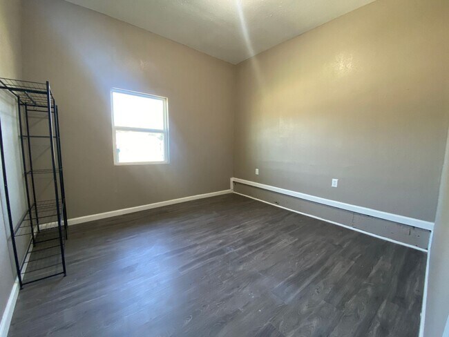 Building Photo - 4725 S Shallow Brook Dr