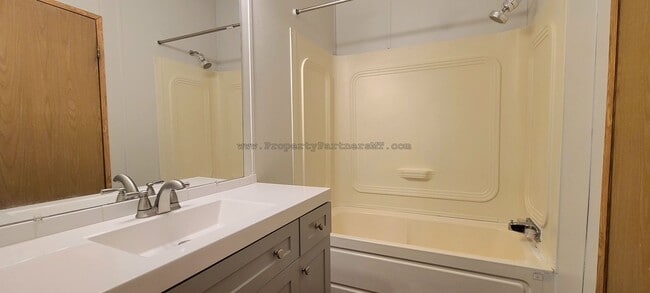 Building Photo - Very Nice 3 Bed 2 Bath Modular house