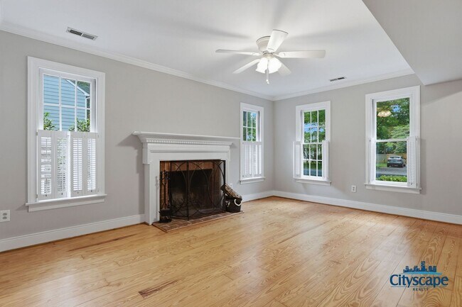 Building Photo - Charming Farmhouse-style Home Adjacent to Huguenot Park!