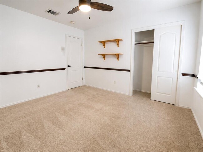 Building Photo - 3844 Laurel Ridge Dr