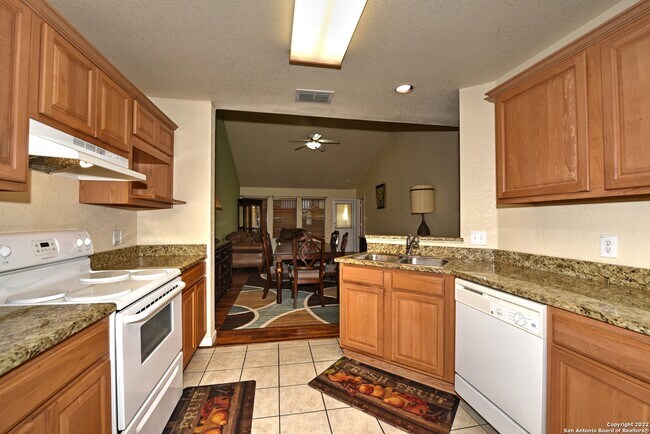 Building Photo - 3202 Eisenhauer Rd